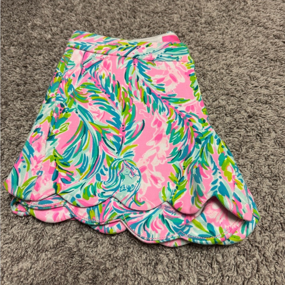 Lilly Pulitzer mermaid patter scalloped shorts- size 0
